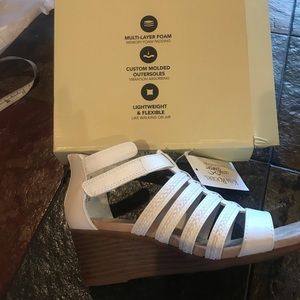 NWT sale! vegan leather gladiator sandal wedges 7